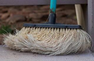 В Югре в третьем квартале 2025 года рост спроса на дворников составил 23% — HH.RU