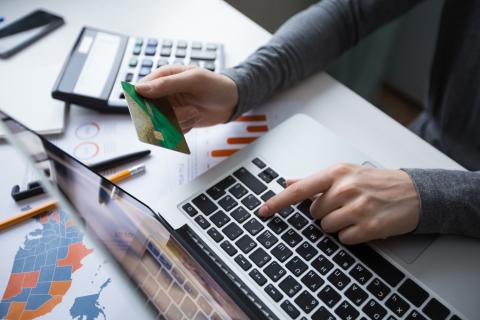 В России в августе выдали 1,33 млн кредитных карт — данные НБКИ