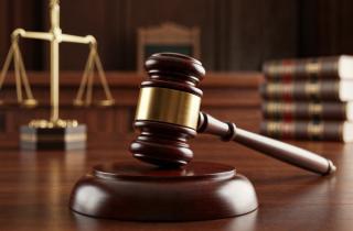 В Ноябрьске 33-летний мужчина нанес удары молотком знакомому из личной неприязни — СУ СК России по ЯНАО