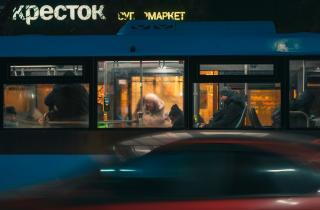 Администрация Салехарда организовала поздравление пассажирок ко Дню матери