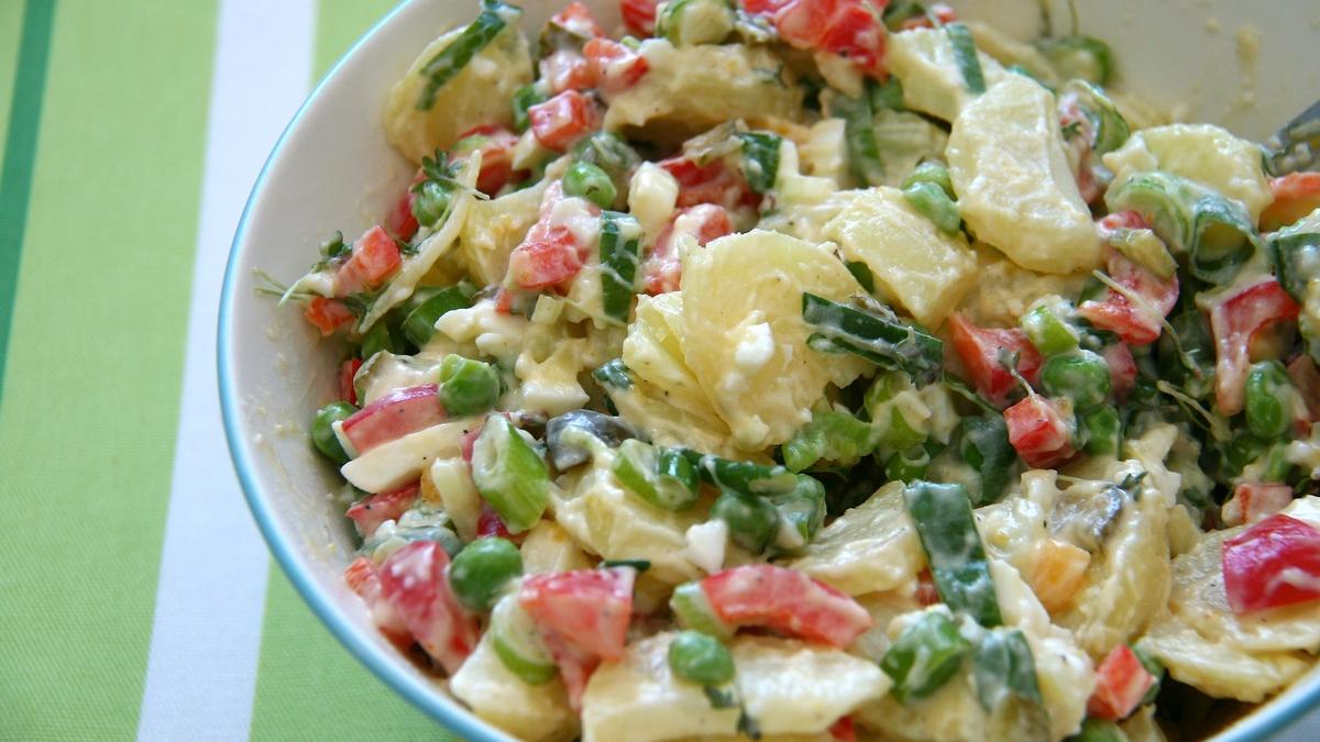 Картофельно-помидорный салат