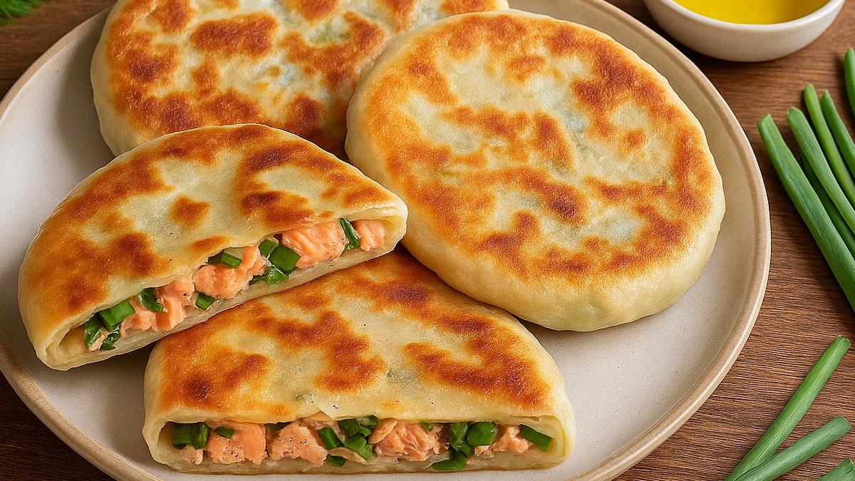 Хабаровские лепёшки с луком и сёмгой