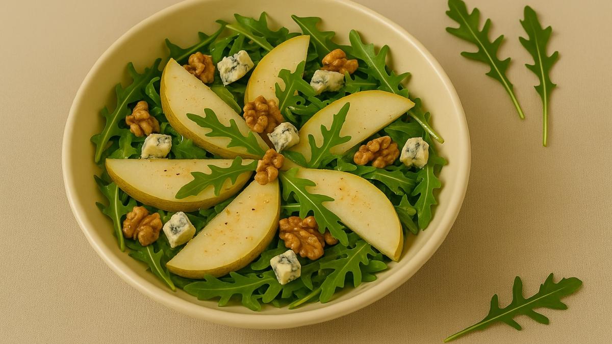 Лёгкий салат с рукколой и грушей