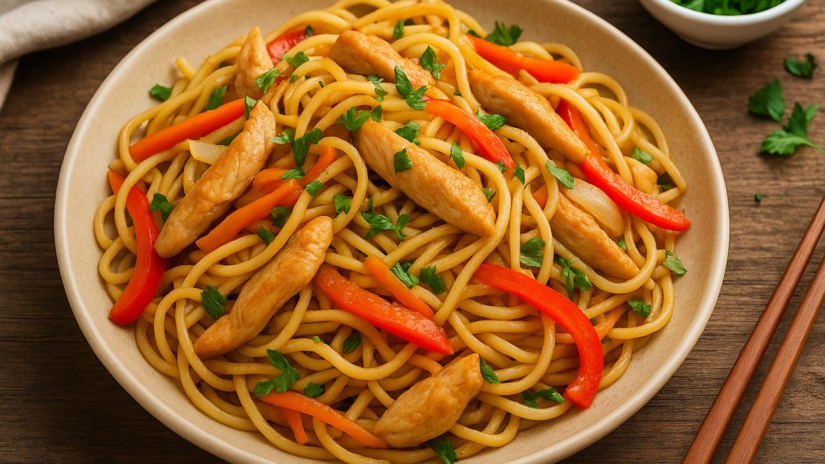 Лапша с курицей и овощами