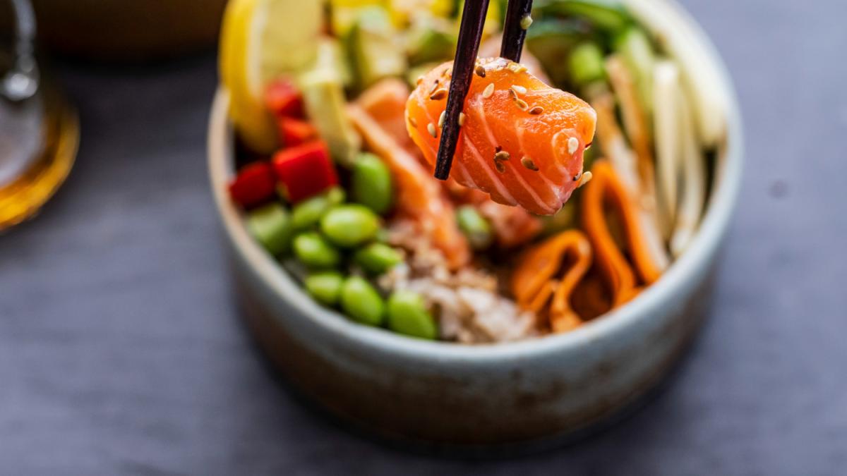 Боул с лососем и рисом