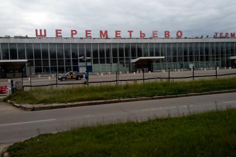 Мужчина в Шереметьево бросил ребенка на пол: мальчик в коме
