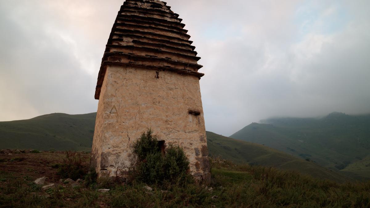 Древнее строение, Ингушетия, Кавказ, горы, Ancient tomb of medieval architecture in Ingushetia Древнее строение, Ингушетия, Кавказ, горы, Ancient tomb of medieval architecture in Ingushetia