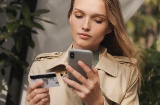 Перевод завис, счёт заблокирован? Что писать в комментарии, чтобы не вызвать подозрений