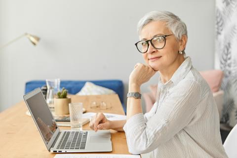 Как выбрать очки, которые защитят глаза и украсят лицо