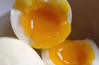 Два яйца обеспечивают лишь половину утренней нормы белка — SELF