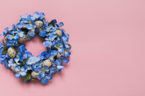 Ощути себя флористм: как венок из натуральных материалов может преобразить вход в ваш дом