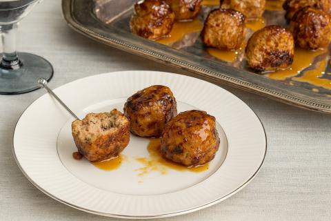 Когда вы готовите тефтели в медово-чесночном соусе, соседи стучат в дверь: аромат сводит с ума