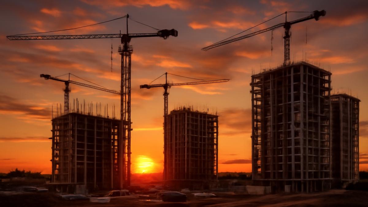 Строительная площадка на закате