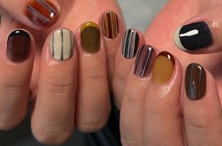 Пижамный маникюр стал новым трендом зимы и заменил классический френч