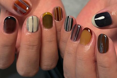 Пижамный маникюр стал новым трендом зимы и заменил классический френч