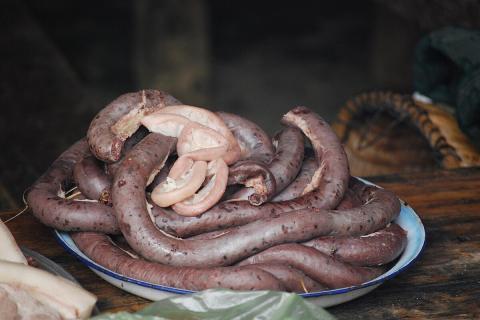 Кровяная колбаса из Якутии удивляет составом и способом приготовления