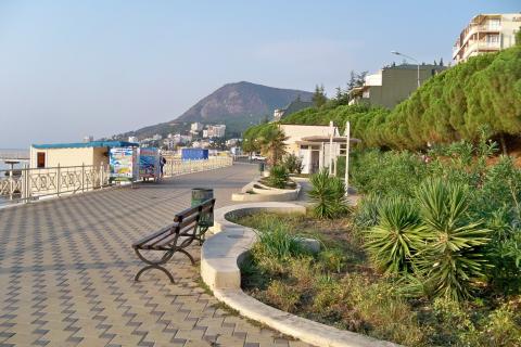 В Алуште обрушился причал с рыбаками, обошлось без пострадавших