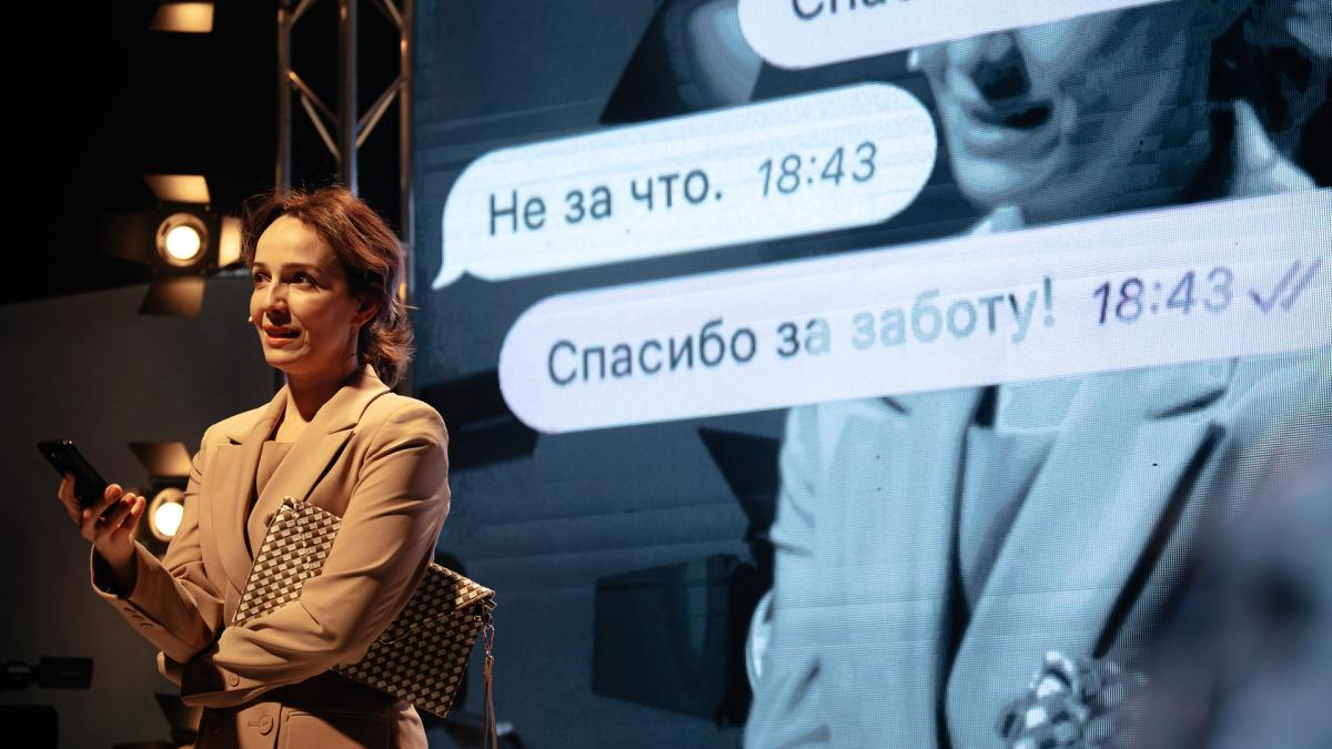 Сцена из спектакля Театра на Трубной Женское счастье