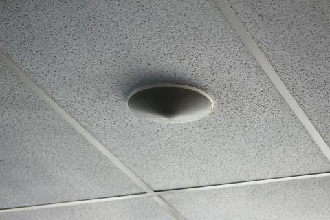 В Новом Уренгое загорелся потолок в квартире на Мирном — ЕДДС города