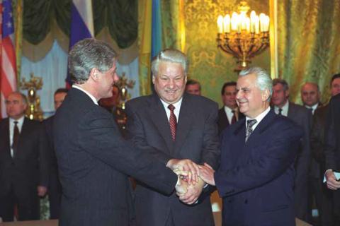 Пельмени, ваучеры и песни с кассет: вся правда о 90-х