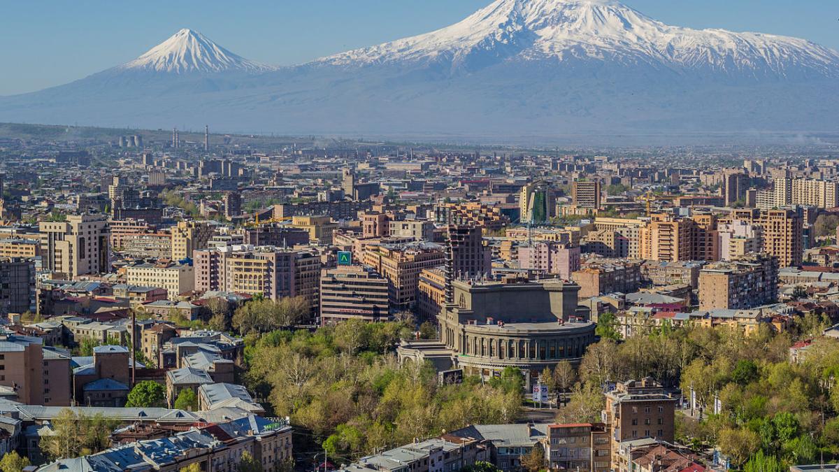 Mount Ararat and the Yerevan skyline Mount Ararat and the Yerevan skyline