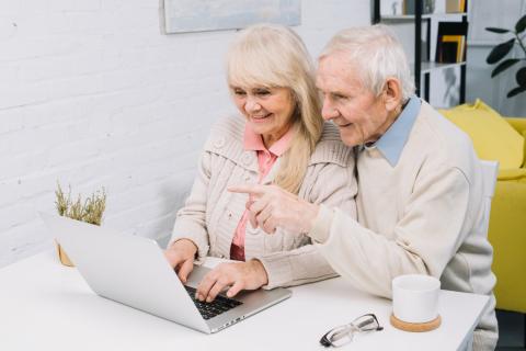 Блогеры 60+ и охранники с опытом: как пенсионеры зарабатывают сегодня