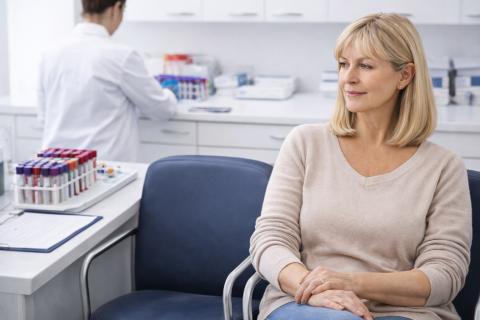 Снижение эстрогена повышает риск ИМП у женщин — SELF