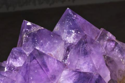 Дизайнер советует выбирать кристаллы интуитивно, а не по спискам значений