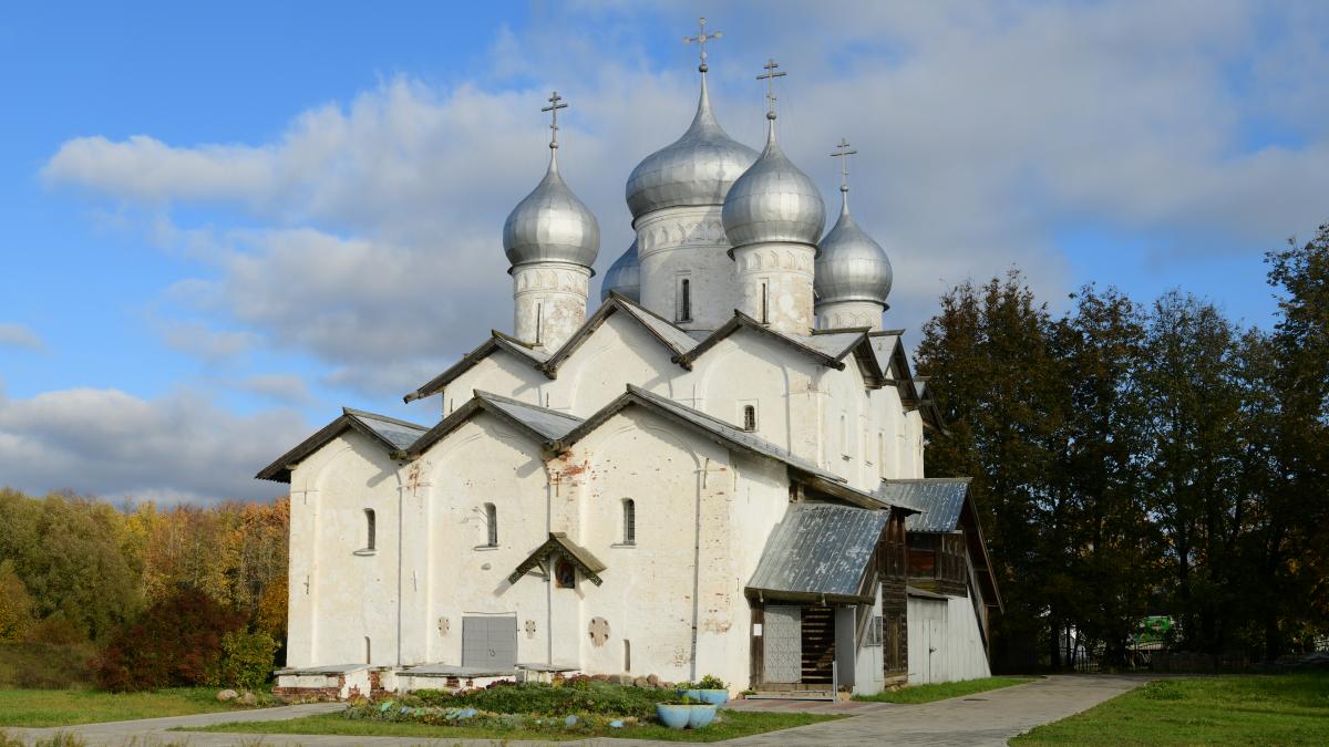 Великий Новгород. Церковь Бориса и Глеба в Плотниках Великий Новгород. Церковь Бориса и Глеба в Плотниках