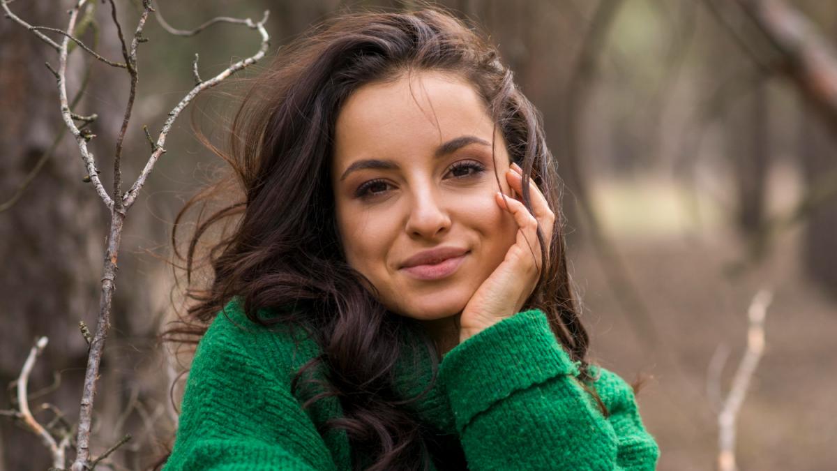 Портрет девушки при естественном свете