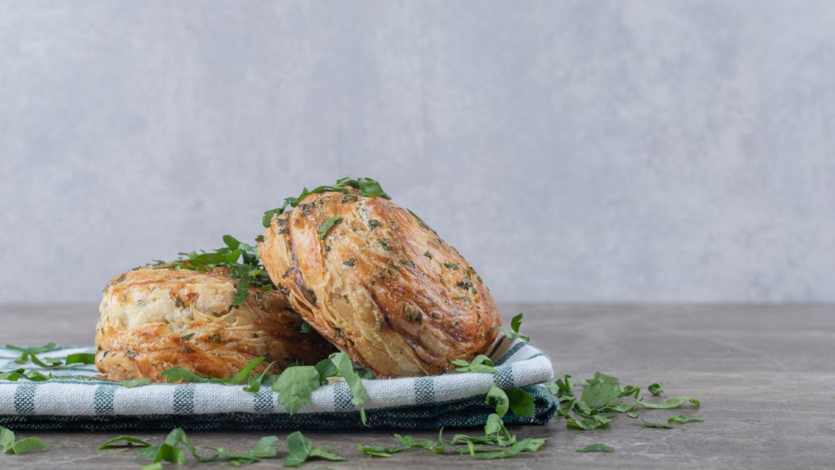 Рыбные кексы с зеленью