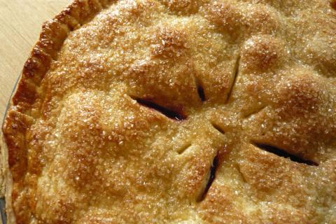 Пирог с творогом станет сытным угощением для праздничного стола — кондитеры