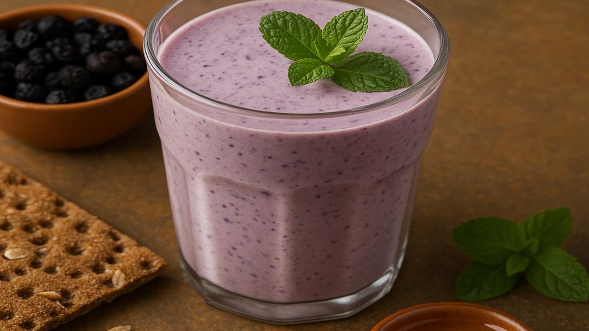 Коктейль из ряженки с сушёными ягодами Коктейль из ряженки с сушёными ягодами
