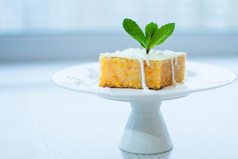 Сочетание творога и творожного сыра делает запеканку нежнее — Едим Дома