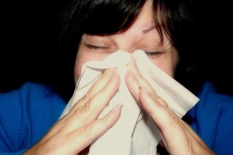 Насморк тянется неделями: этот сигнал организм подает не просто так