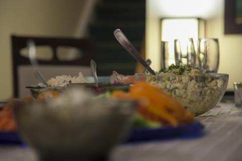 Ланспик из бульона подчёркивает праздничный характер оливье — Пискунов