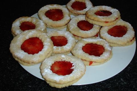 Охлаждение ингредиентов сохраняет нежную текстуру песочного теста — Едим Дома