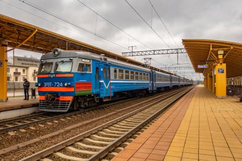 В Подмосковье безбилетники напали с ножом на контролёров электрички