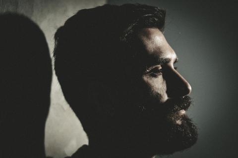 Почему целоваться с бородатыми мужчинами может быть опасно: импетиго и бактериальные инфекции