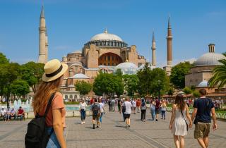 Туристы из России дарят сладости персоналу турецких отелей сообщила Лисицкая