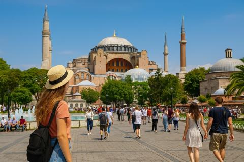 Туристы из России дарят сладости персоналу турецких отелей сообщила Лисицкая