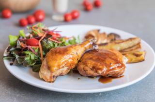 Медленное томление в жире делает утиные ножки мягкими — Едим Дома