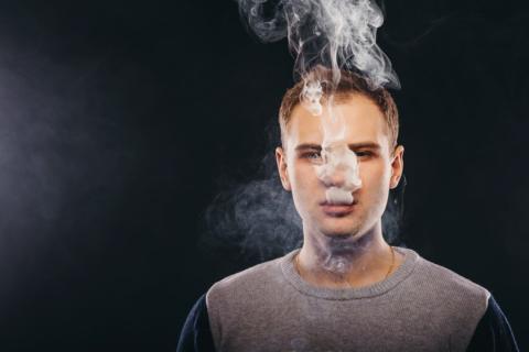Подростковая никотиновая зависимость формируется за несколько недель — психиатр-нарколог Холдин