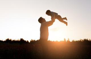 Мужчины всё чаще уходят в декрет — и причина не только в любви к детям