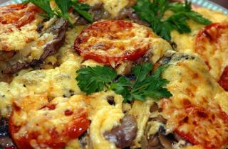 Томаты создали естественную подливку при тушении свинины — повара