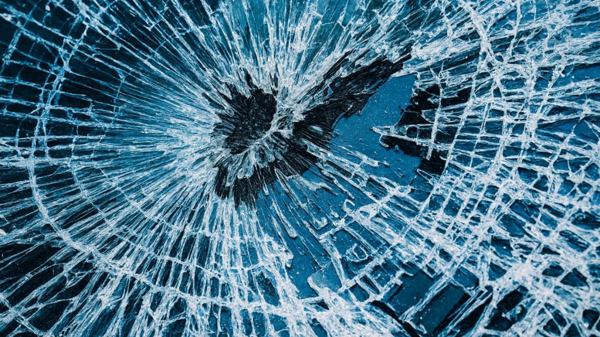 разбитое стекло