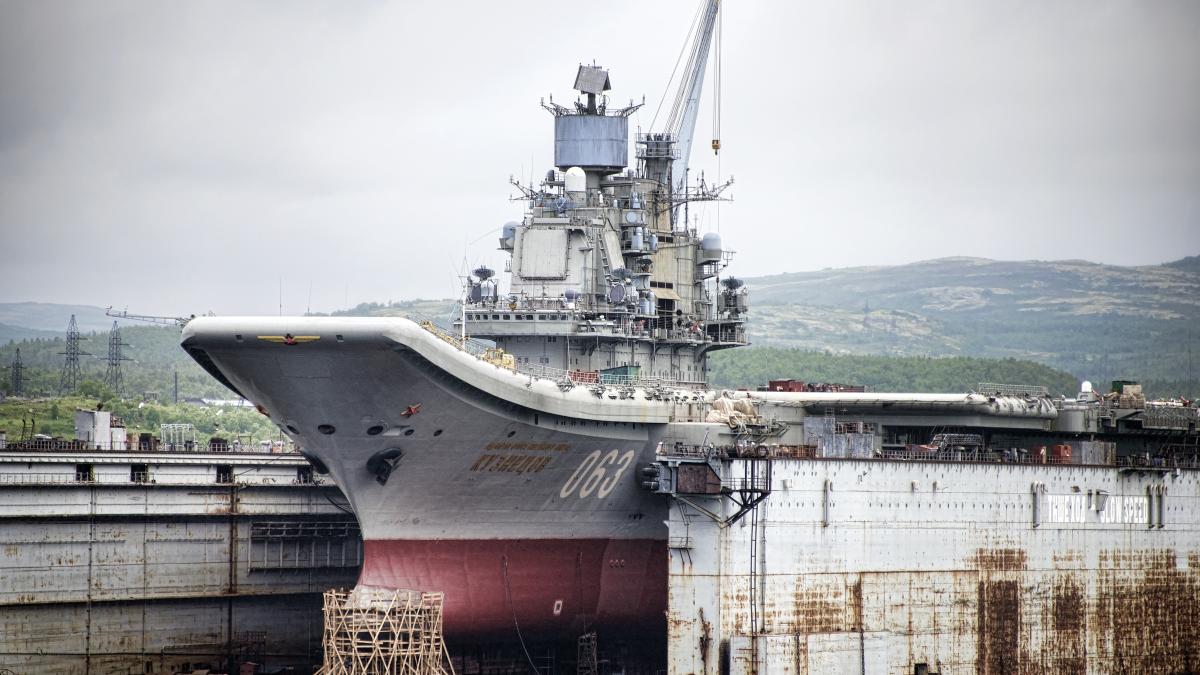 Admiral Kuznetsov, Russian Aircraft Carrier (18996981764)