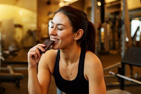 Сладкий допинг превращается в ловушку: почему вместо прилива сил наступает раздражение