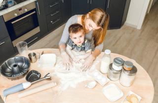 Кухня вместо гаджетов, ванная — научный полигон: как простые вещи развивают интеллект ребёнка