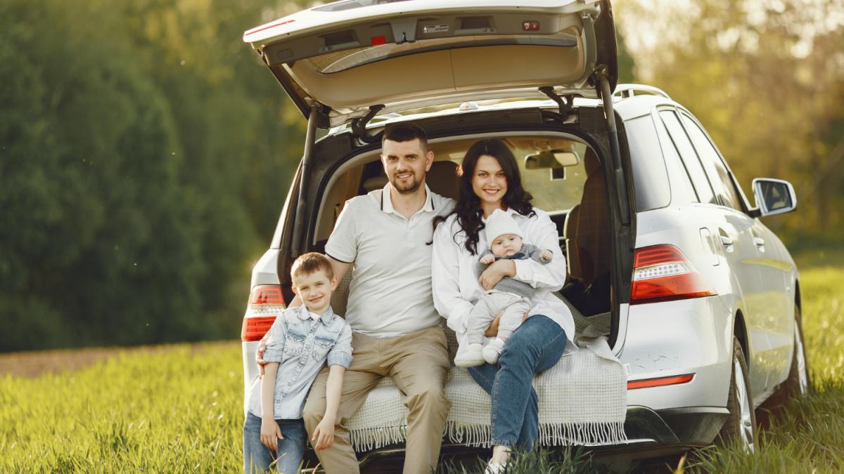 Семья в машине